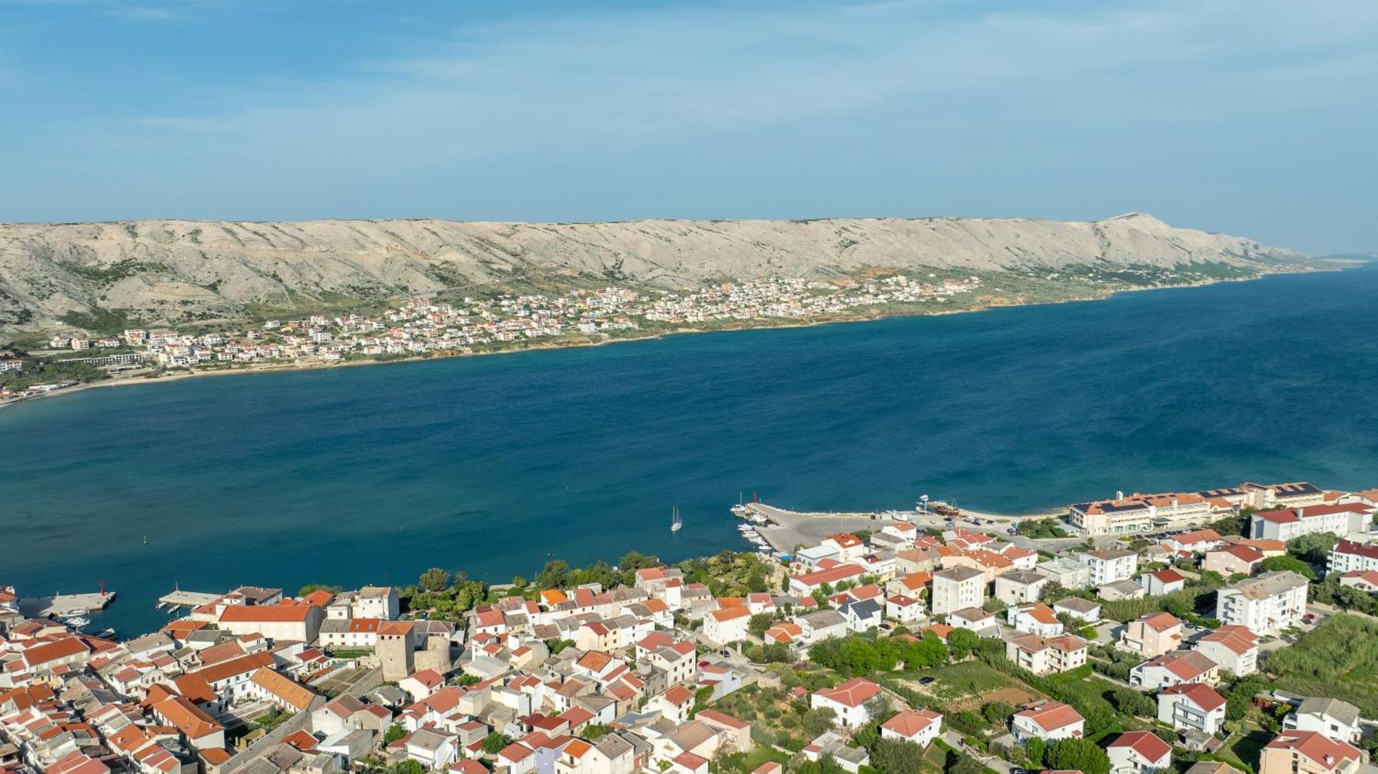 Apartment Wish - Two Bedrooms With 2 Ac Renewed Pag Town Buitenkant foto