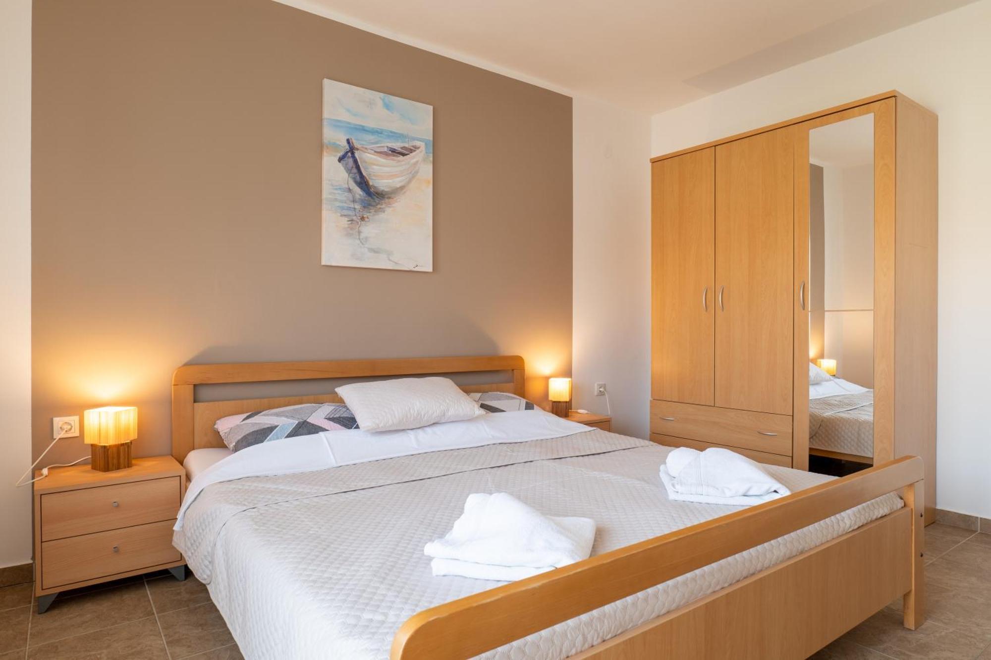 Apartment Wish - Two Bedrooms With 2 Ac Renewed Pag Town Buitenkant foto