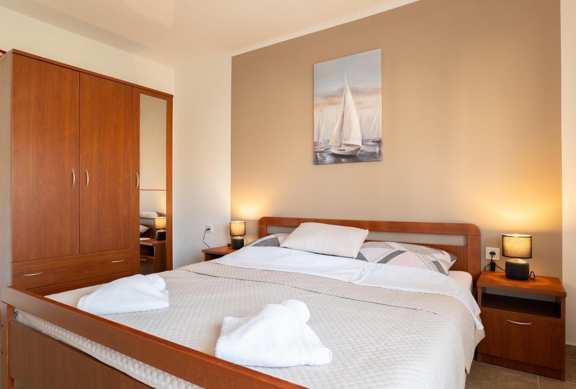 Apartment Wish - Two Bedrooms With 2 Ac Renewed Pag Town Buitenkant foto